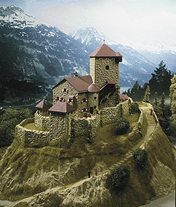 Castle "Branzoll" -- 34 x 28 x 23cm
