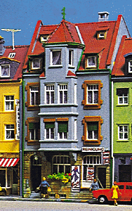 House city w/balcony