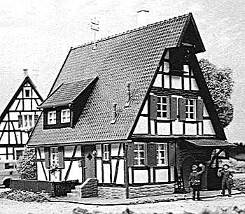 Cottage timbered w/garden