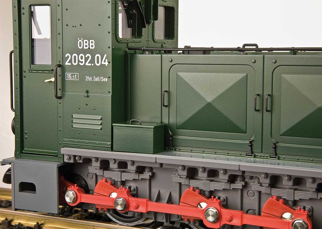 Class HF130C Diesel - Sound and DCC -- Heeresfeld Railroad #2092.04 (Era IV, green, gray, red)-3