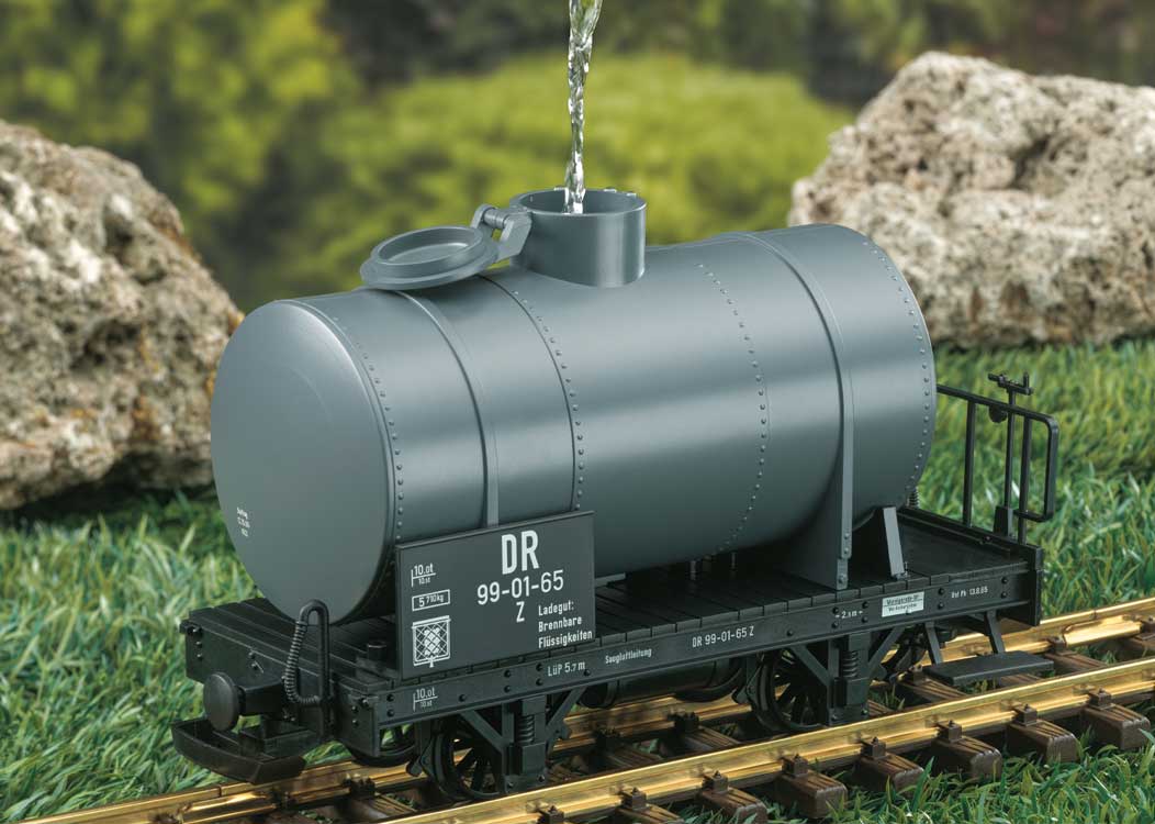 2-Axle Tank Car - Ready to Run -- German State Railroad DR (Era III, gray, black)-2