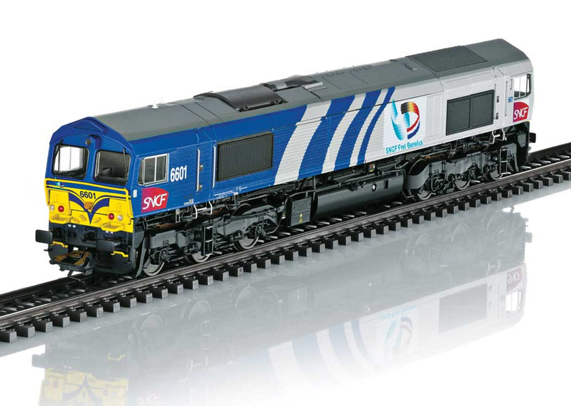 EMD Class 66 Diesel - 3-Rail - Sound and Digital -- SNCF Fret Benelux 6601 (Era V 2002, bluee, white, yellow)-1