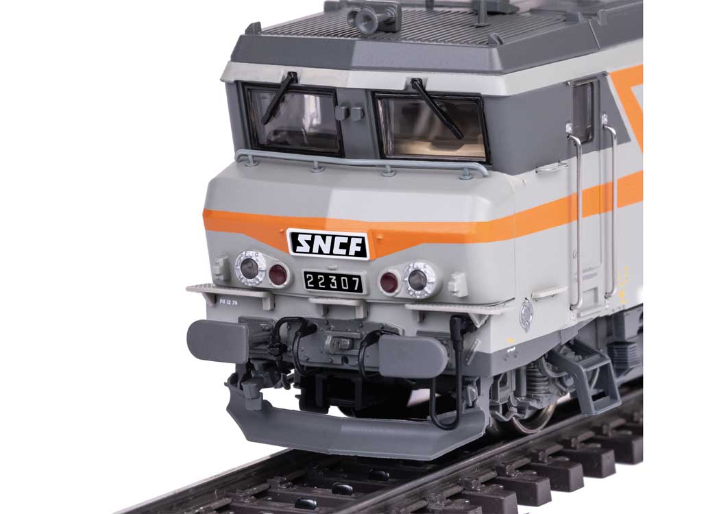 Class BB 22200 Electric - 3-Rail - Sound and Digital -- French State Railways SNCF #BB 22200 (Era VI 1985, gray, orange)-3