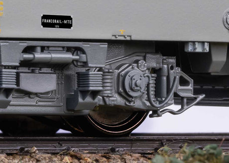 Class BB 22200 Electric - 3-Rail - Sound and Digital -- French State Railways SNCF #BB 22200 (Era VI 1985, gray, orange)-4