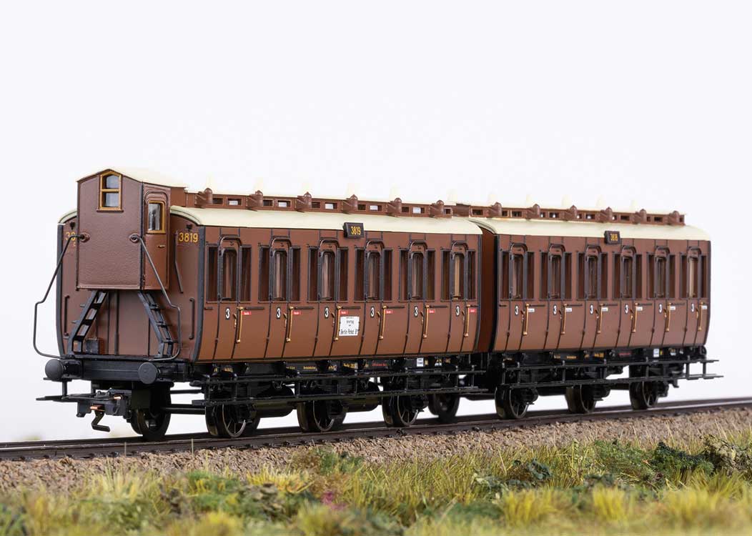 Paired Compartment Car Set - 3-Rail - Ready to Run -- Royal Prussian Railroad KPEV (Era 1, 3 Schemes)-2