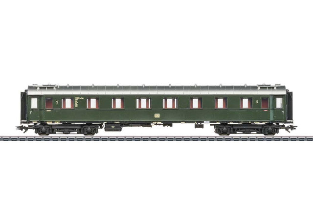 Type B4uwe 2nd Class Compartment Car - 3-Rail - Ready to Run -- German Federal Railroad DB (Era IIIb, green, silver)-1