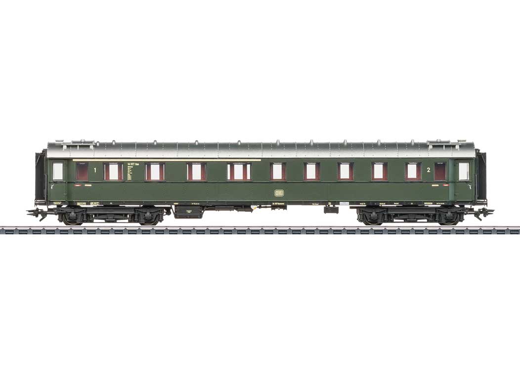 Type AB4uwe 2nd Class Compartment Car - 3-Rail - Ready to Run -- German Federal Railroad DB (Era IIIb, green, silver)
