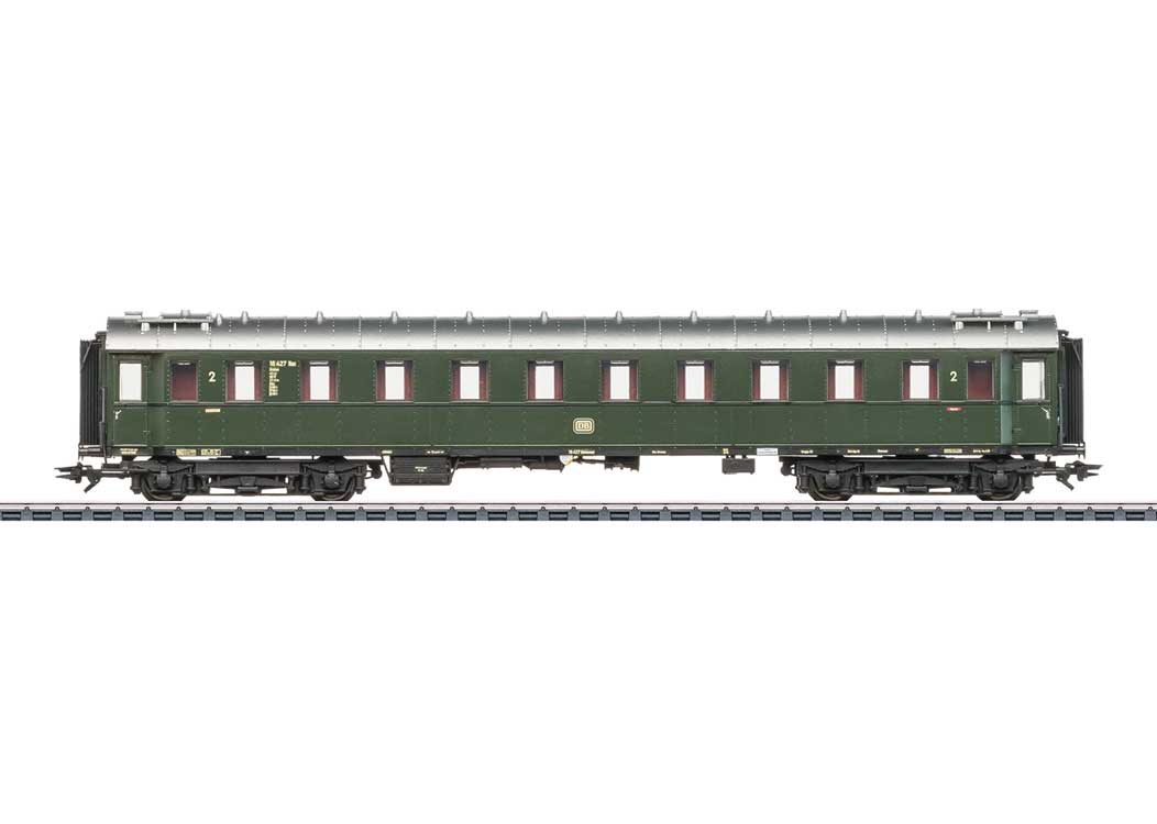 Type B4uwe 2nd Class Compartment Car - 3-Rail - Ready to Run -- German Federal Railroad DB (Era IIIb, green, silver)