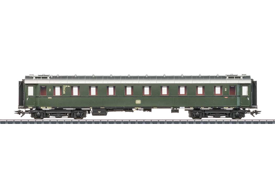 Type B4uwe 2nd Class Compartment Car - 3-Rail - Ready to Run -- German Federal Railroad DB (Era IIIb, green, silver)