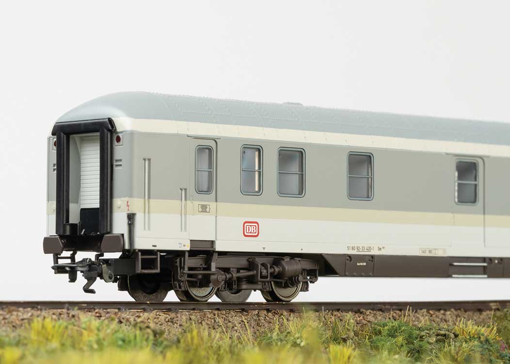 Type Dm 903, Dms 905.0 & Dm 902 Baggage Car Set - 3-Rail - Ready to Run -- German Federal Railroad DB (Era V 1993, 1 gray, & 2 blue, ivory)-2