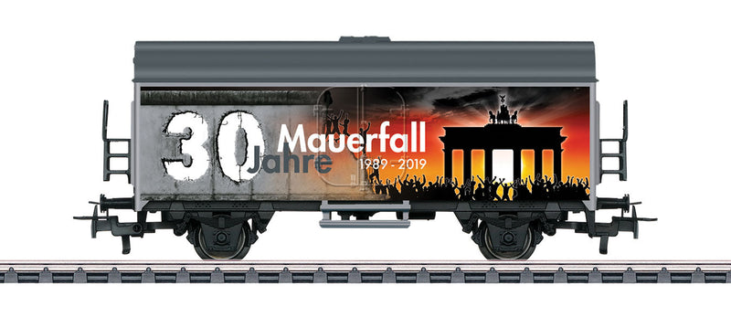 Refrigerator Car - 3-Rail - Ready to Run -- 30th Anniversary of the Fall of the Berlin Wall (black, orange)