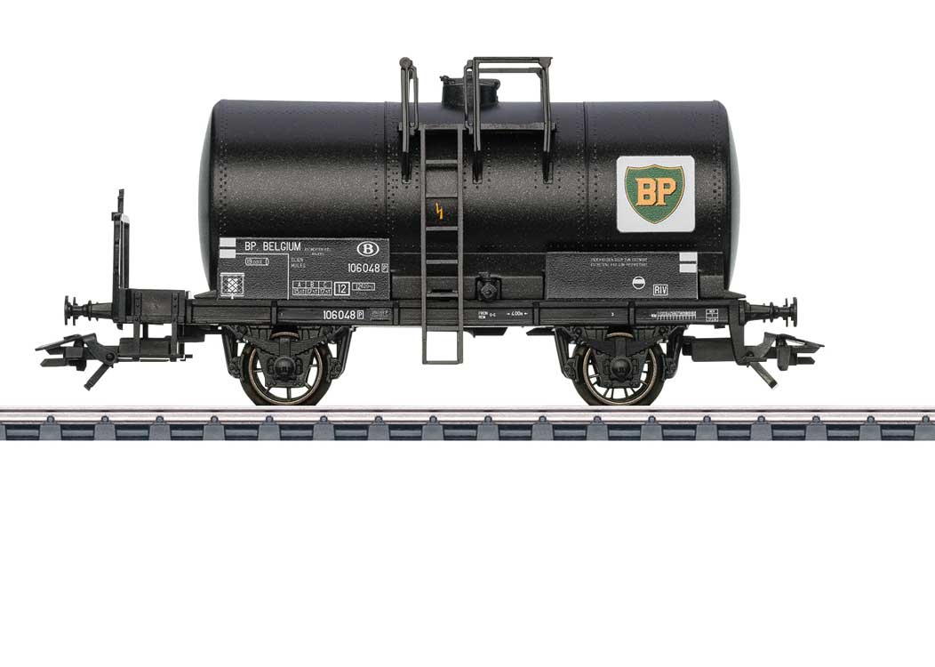 Old-Timer 2-Axle Tank Car - 3-Rail - Ready to Run -- BP (Era III 1961, black)-2