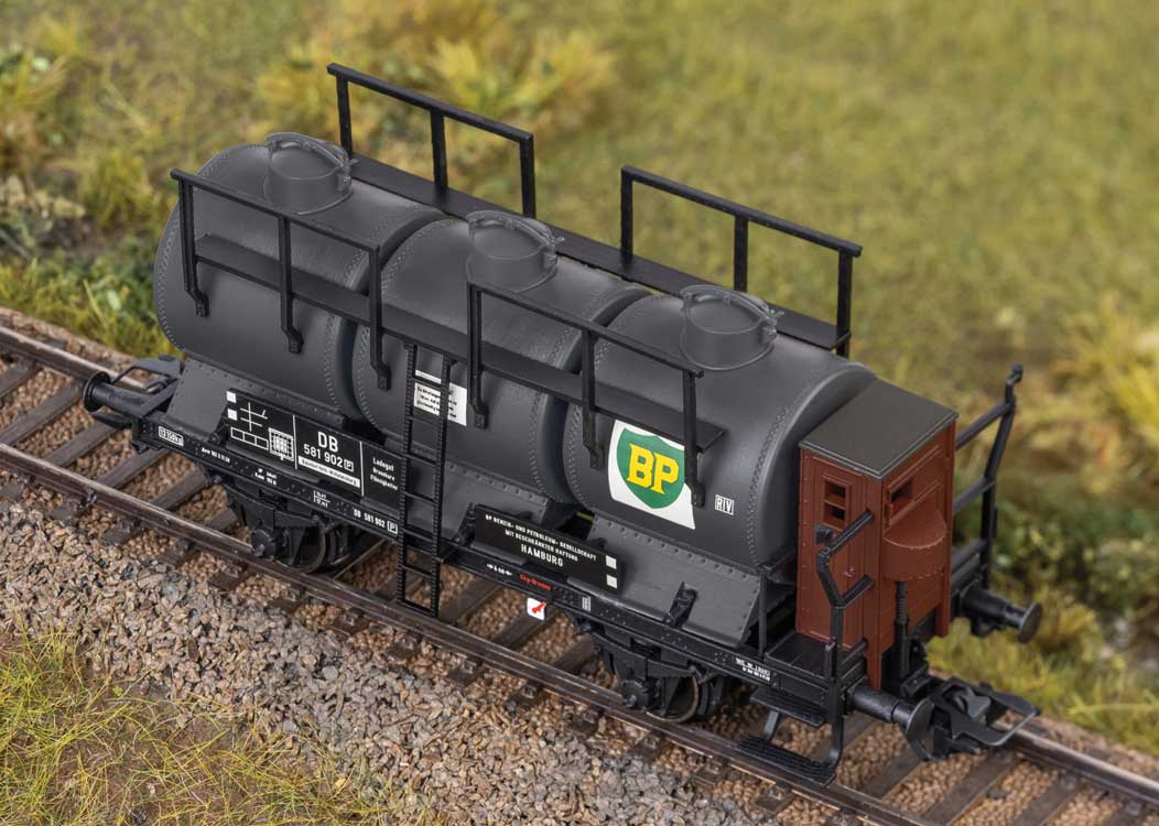 2-Axle 3-Compartment Tank Car 3-Pack - 3-Rail - Ready to Run -- British Petroleum BP & German Federal Railroad DB (Era III 1950s, gray, blac-2