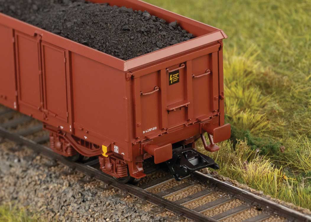 Type Eas 5949 & 5971 Gondola w/Coal Load 6-Pack- 3-Rail - Ready to Run -- German Federal Railroad DB (Era IV & V 1950s, Boxcar Red)-2