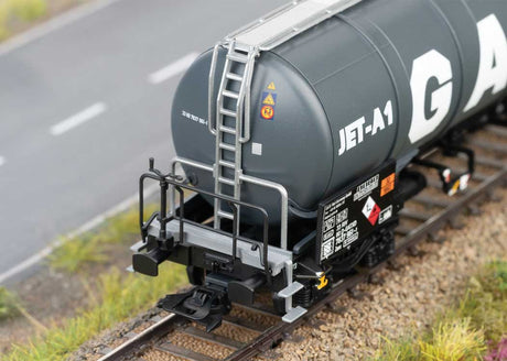 Type Zans 25,096-Gallon Four-Axle Tank Car 6-Pack - 3-Rail - Ready to Run -- GATX Rail Germany (Era VI 2017, black, white)-3