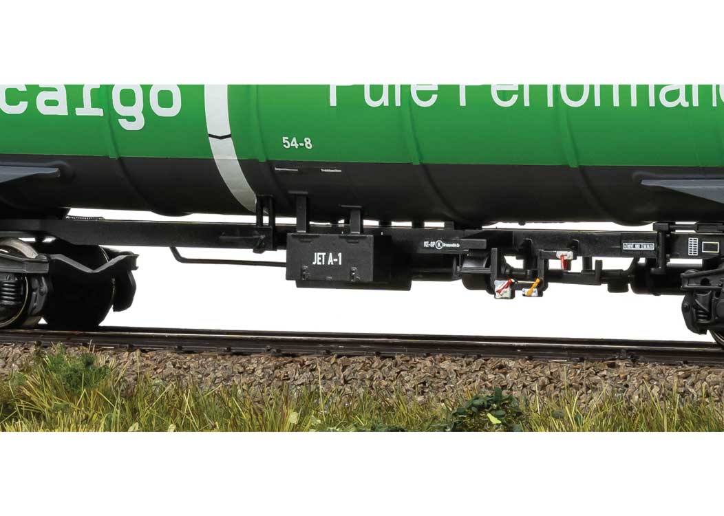 Type Zacns Four-Axle Tank Car - 3-Rail - Ready to Run -- Ermewa Green Cargo (Era VI 2013, green, black, white)-3