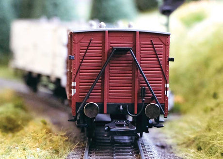 Wood Milk Car 2-Pack - 3-Rail - Ready to Run -- German State Railroad DR (Era III 1952, 1 Each Boxcar Red, white)-2