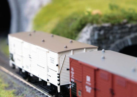Wood Milk Car 2-Pack - 3-Rail - Ready to Run -- German State Railroad DR (Era III 1952, 1 Each Boxcar Red, white)-4