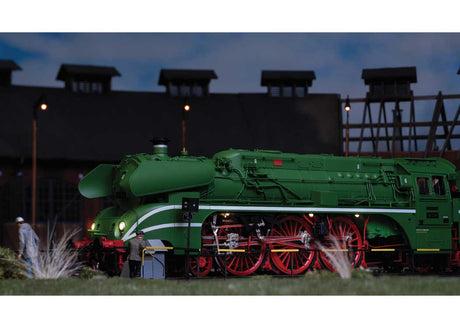Class 18 4-6-2 - Sound and DCC -- German State Railroad DR #18 314 (Era III, 1962-1963, green, red, white)-5