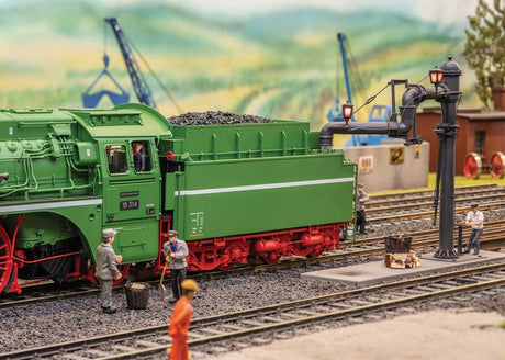 Class 18 4-6-2 - Sound and DCC -- German State Railroad DR #18 314 (Era III, 1962-1963, green, red, white)-7