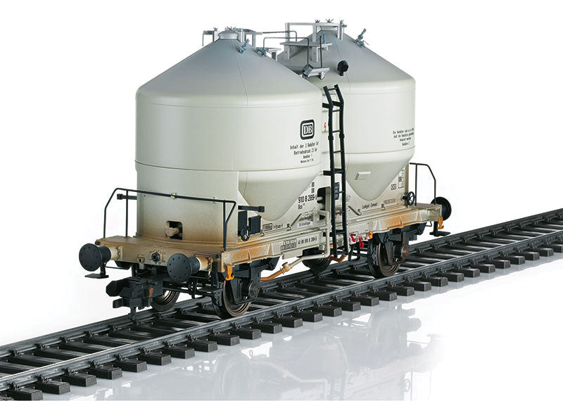 Type Ucs 909 Silo/Covered Hopper - Ready to Run -- German Federal Railroad DB #41 80 910 8 289-5 (Era IV, Weathered, gray)-1