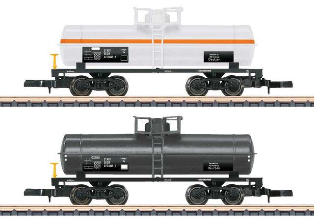 Soviet Steel Tank Car 2-Pack - Ready to Run -- VEB Kombinat Deutzen (Era IV, 1 black, 1 white, orange)