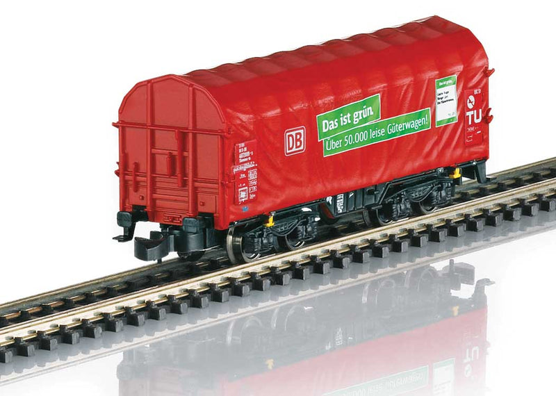 Type Shimmns-tu 718 Sliding Tarp Flatcar 2-Pack - Ready to Run -- DB Cargo Business Area (Era VI, red, 1 with Green Ad)-1