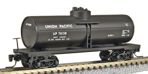39' Single Dome Tank Car -- Union Pacific #70138 (black, white lettering)