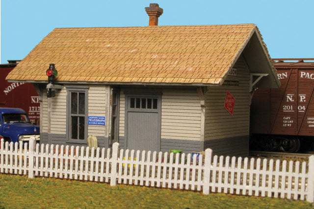 Straight Picket Fence - Kit -- 170' Scale, 23-1/2"  59.7cm