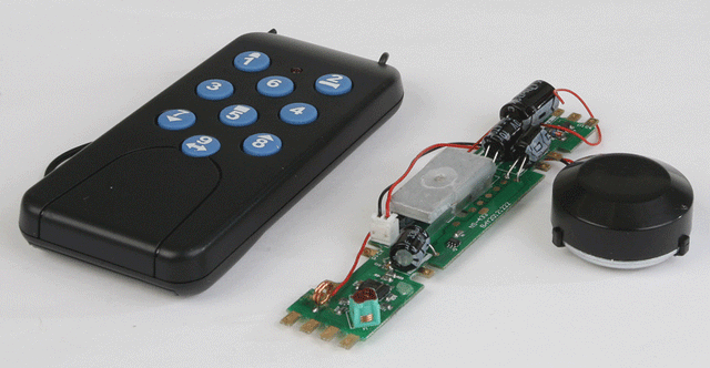 On-Board Sound & Throttle Control Receiver w/Remote Controller -- Fits Athearn SD45