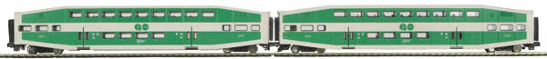 Premier Streamlined Passenger Bombardier Coach 2-Pack - Ready to Run -- GO Transit (Greater Toronto; green, white)