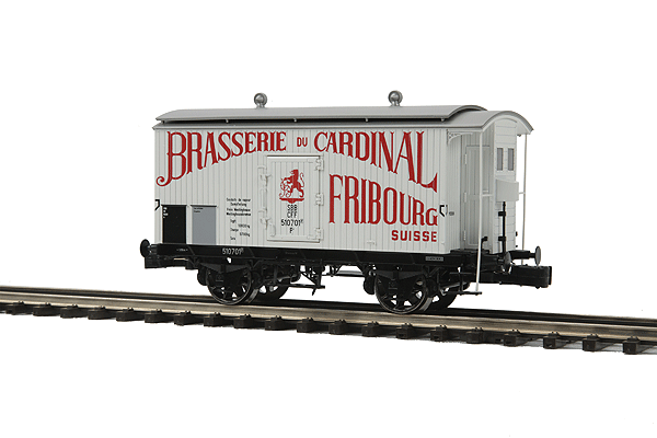 Premier European Beer Reefer w/Hi-Rail Wheels - 3-Rail - Ready to Run -- Brasserie du Cardinal (white, red)-1