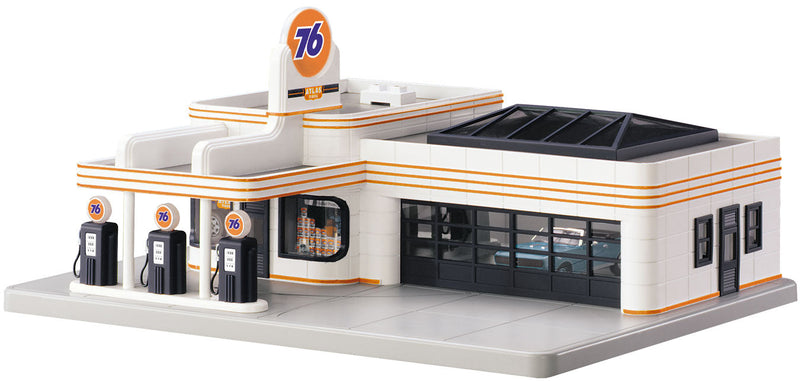 Operating Gas Station - RailKing(R) -- Union 76 - Assembled - 15 x 11 x 6-3/4"  38.1 x 27.9 x 17.2cm