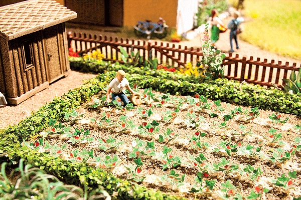 Strawberries - Laser-Cut Minis(R) -- Makes 48