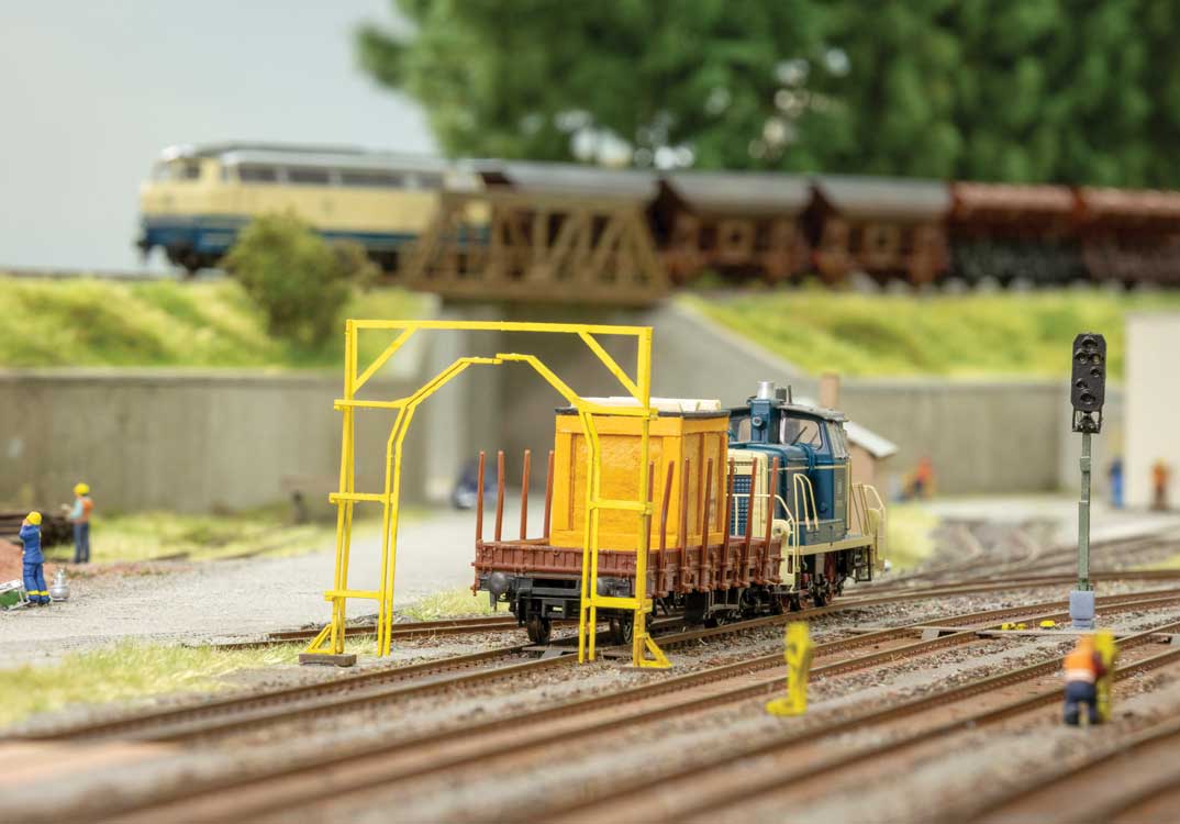 Railway Loading Gauge -- Laser-Cut Kit - 2-13/16 x 3/8 x 2-5/8"  7.2 x 1 x 6.6cm-2