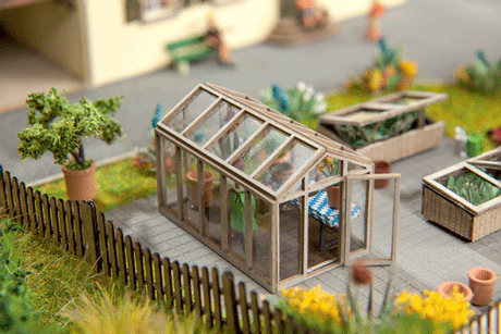 Greenhouse -- Kit - 1-5/8 x 15/16 x 1"  4.2 x 2.4 x 2.6cm