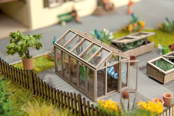 Greenhouse -- Kit - 1-5/8 x 15/16 x 1"  4.2 x 2.4 x 2.6cm