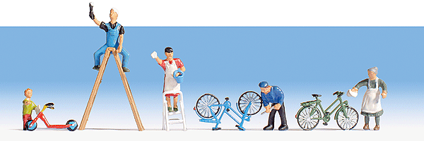 Spring Cleaning -- 5 Figures & Accessories-1