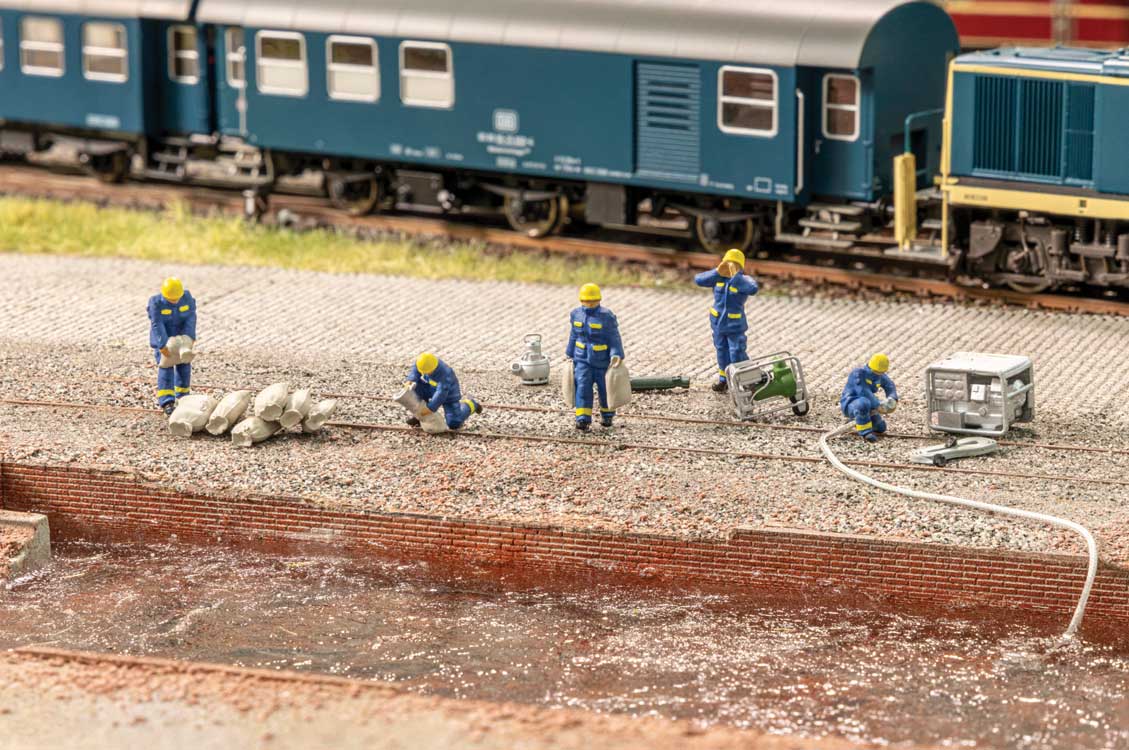 THW Flood Relief Operation -- 5 Figures & Accessories-2