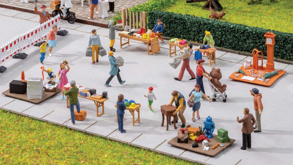 Flea Market -- 5 Figures, 2 Ground Merchandise Dislays-2