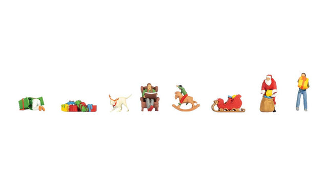 Christmas -- 4 Figures & Accessories-1