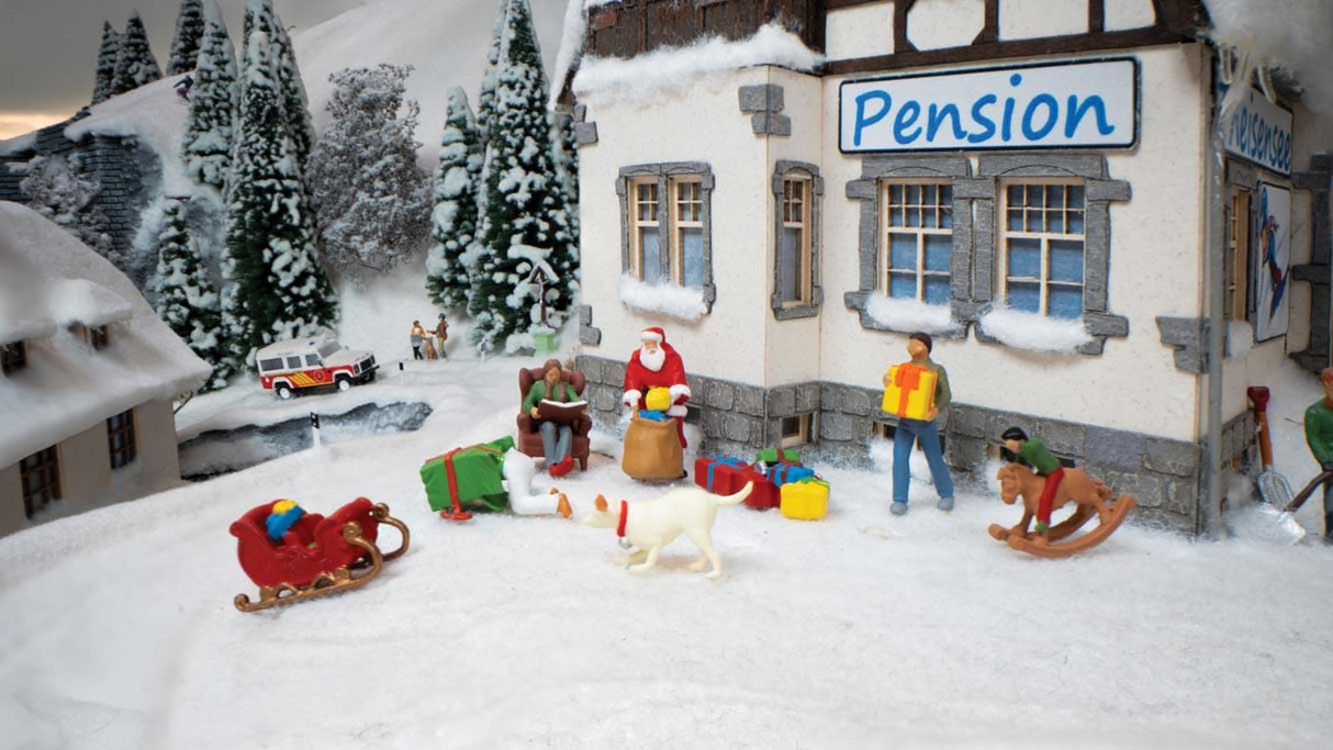 Christmas -- 4 Figures & Accessories-2
