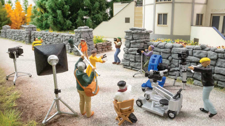 Film/Movie Set -- 6 Figures & Accessories-2