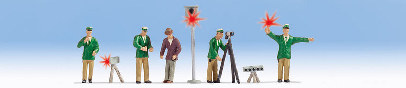 German Police Personnel w/Illuminated Disc Sign Board -- 5 Figures, 1 w/Lighted Signal Disc & 2 Lighted Speed Cameras (green Uniform)