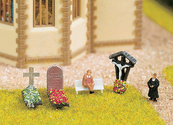 City Scenes/Figure Set -- 2 Graves, Statue & 2 Figures