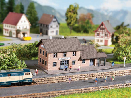 Zeil Train Station -- Laser-Cut Kit - 4-1/16 x 2-1/4 x 1-3/4"  10.3 x 5.8 x 4.5cm-2