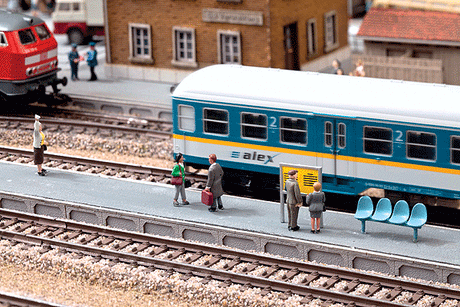 Universal Concrete Station Platform - Kit (Laser-Cut Card) -- 10-11/16 x 3-1/4 x 7/16"  27.1 x 8.3 x 1.1cm
