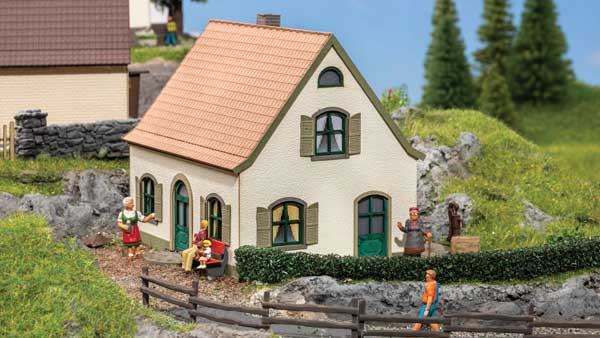 Small Stucco Single-Family House -- Laser-Cut Kit - 4-3/16 x 4-3/16 x 3-5/16" 10.7 x 10.7 x 8.4cm