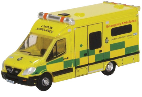 Mercedes Ambulance - Assembled -- London (yellow, green)