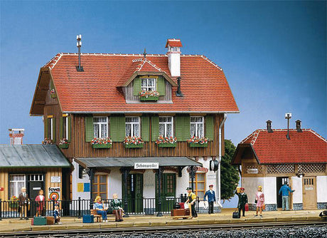 Schonweiler Station -- 18-7/8 x 15-5/8 x 18-1/2"  48 x 39 x 47cm